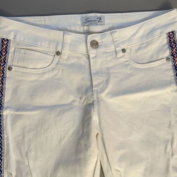 Seven7 White Embellished Leg Capri Jean - 8 - Picture 4 of 7